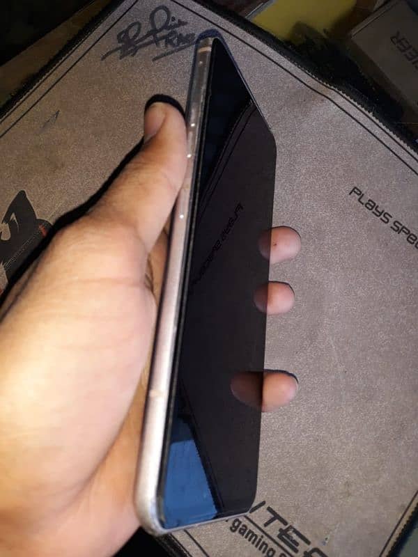 Lg v60 ha ek month huwa ha liya ko sell karna h 0