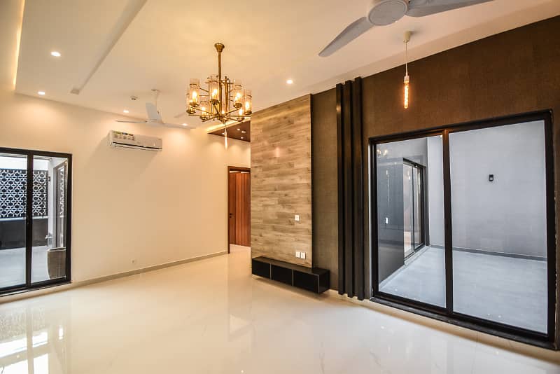 01 Kanal Magnificent Ultra Modern Bungalow For Sale 24