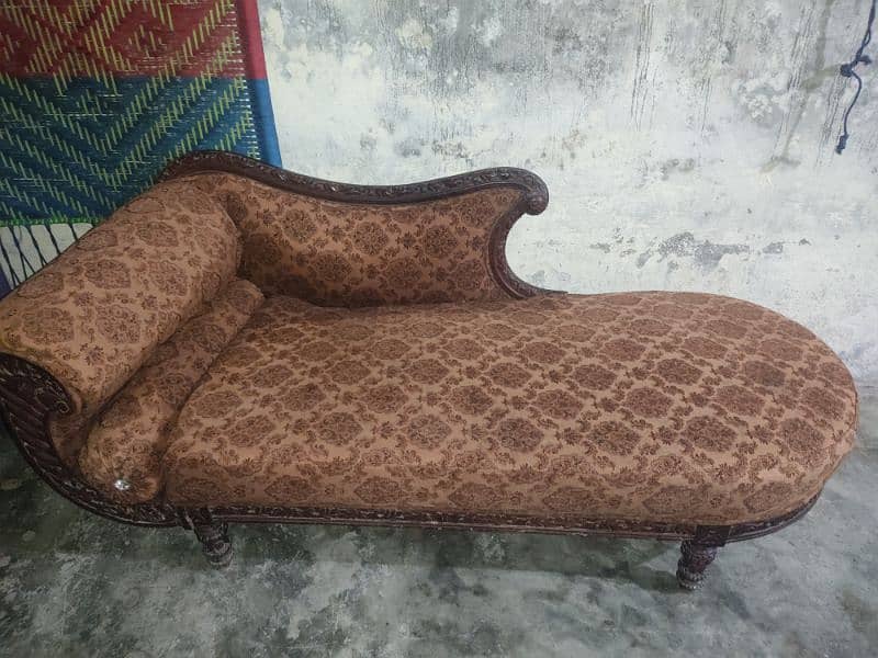 Dewan sofa 0