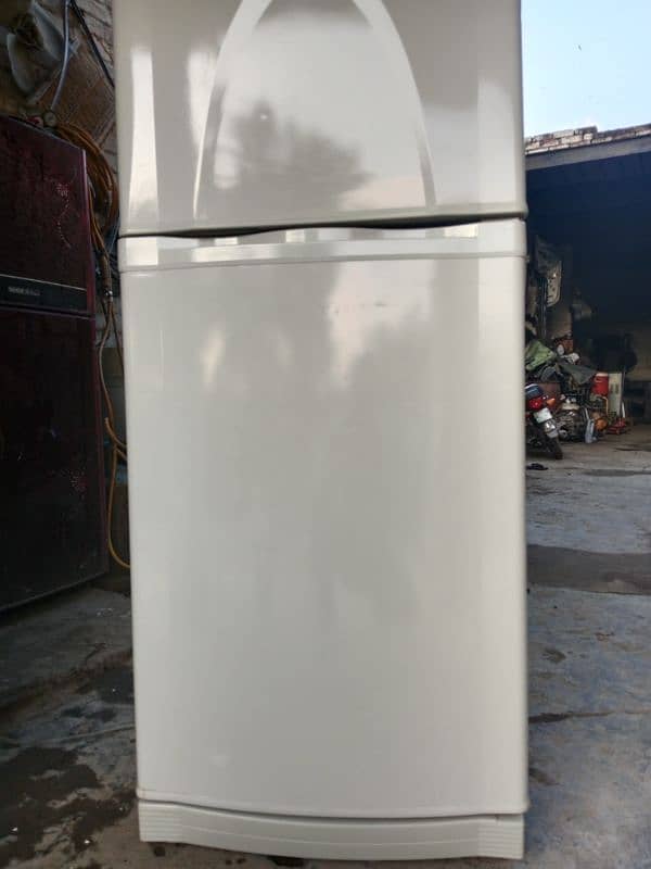 dowlance fridge for sale urgent. 03224744782 3