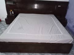 Used wooden bed without foam alongwith singermaze for sale