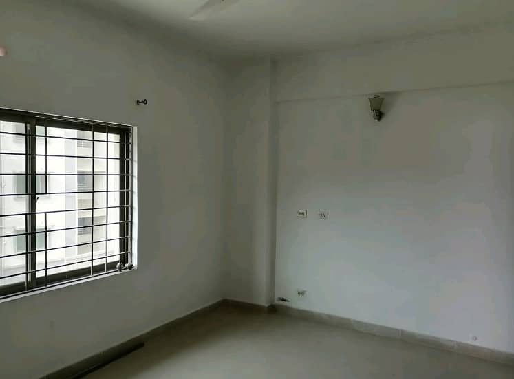 A Flat Of 650 Square Feet In Rs. 4000000 3