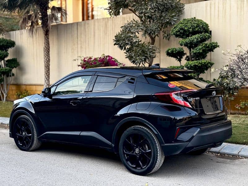 Toyota C-HR G Nero 1