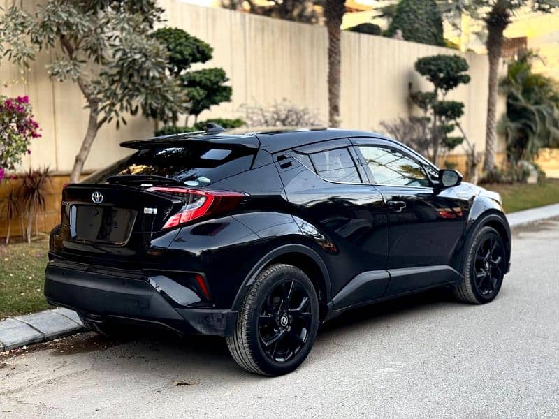 Toyota C-HR G Nero 3