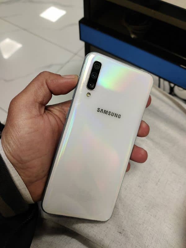 Samsung A50 4/128 2