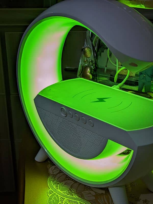 LED WIRELESS CHARGING SPEAKER 2