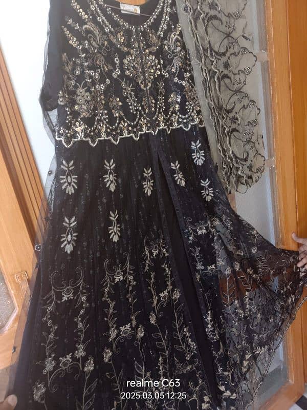 fancy maxi for urgent sale prices m Kami ho jay ge 4