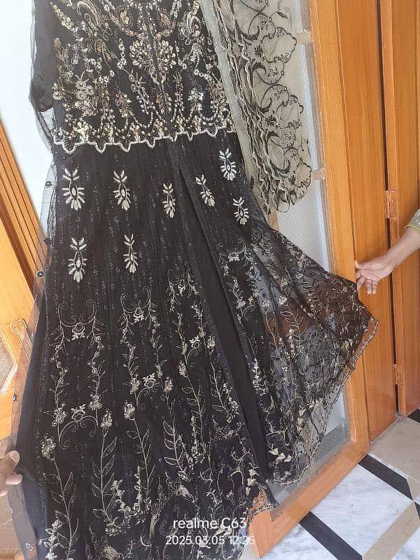 fancy maxi for urgent sale prices m Kami ho jay ge 7