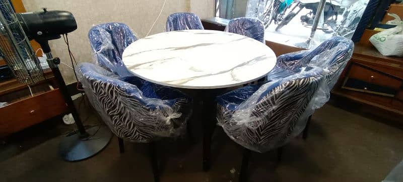 Stylish Design Dining Table Available 4