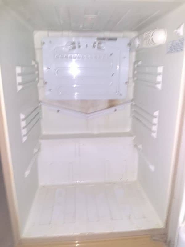 pel fridge mideim size ka hai 2