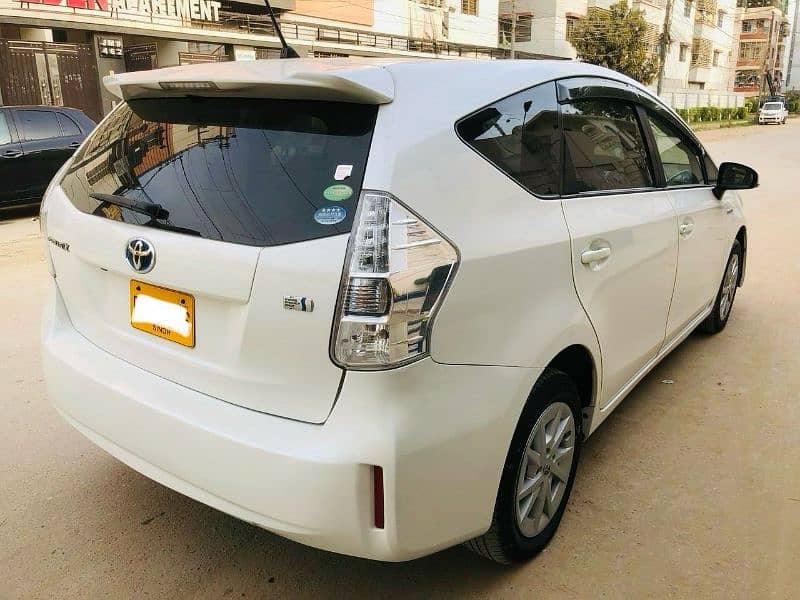 Toyota Prius Alpha 7 seater   2013/17 3