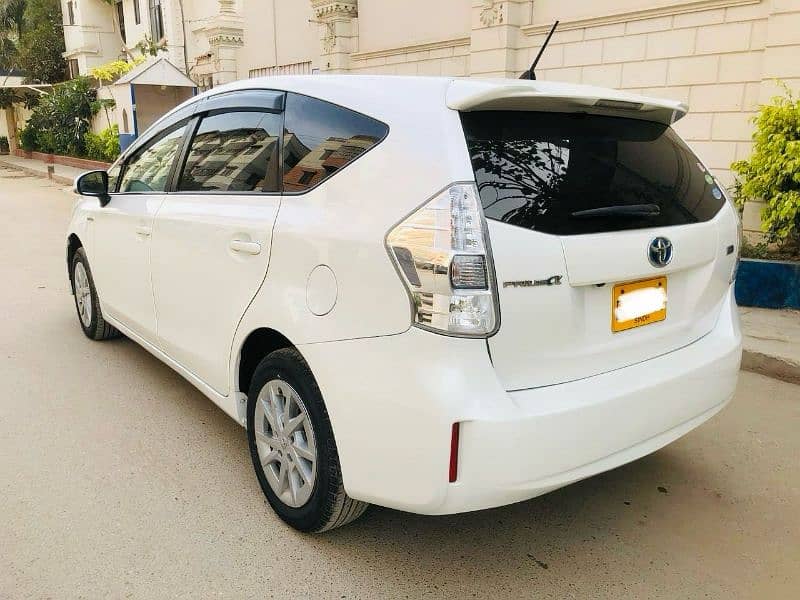 Toyota Prius Alpha 7 seater   2013/17 4