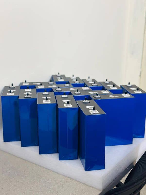 Tricon powers lithium batteries 24V / 48V.  Available in 70 to 300Amp 6