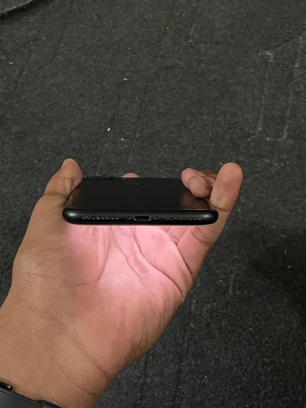 i am selling iphone 7 plus non pta 2