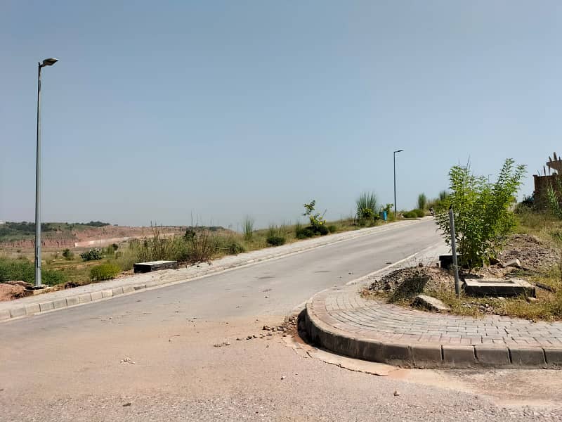 1 Kanal plot for sale in DHA 4 Islamabad 4