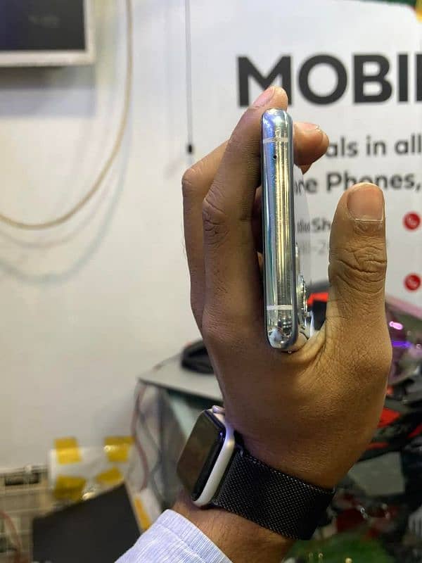 Oneplus 9 Pro 5G crystal condition 4