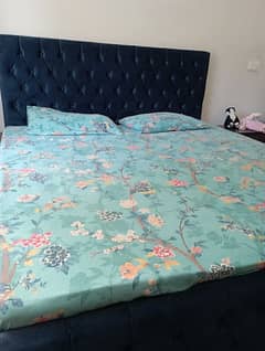 completely new bed in king size, side tables & matress