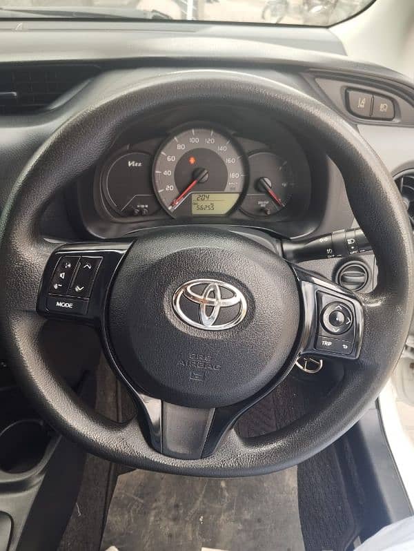 Toyota Vitz 2015 4