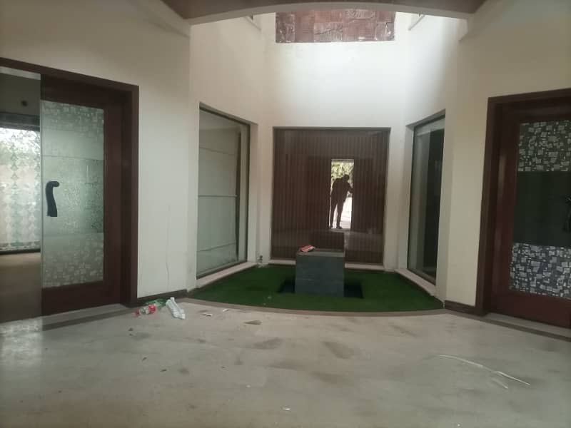 1 Kanal Well Maintained Facing Park House For Rent 2