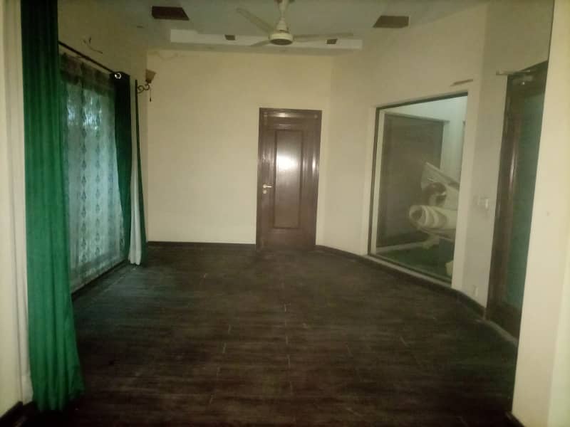 1 Kanal Well Maintained Facing Park House For Rent 6