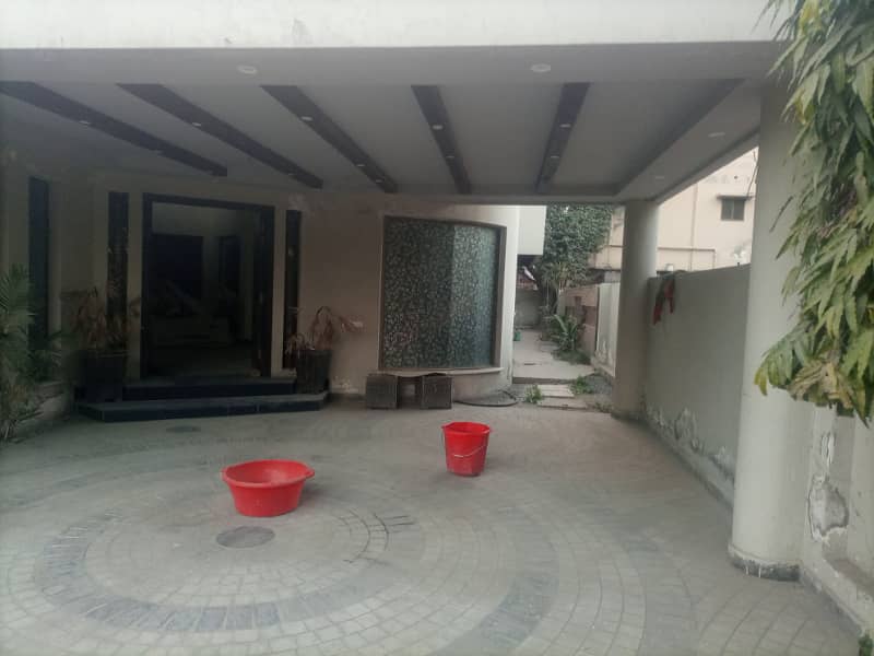 1 Kanal Well Maintained Facing Park House For Rent 13