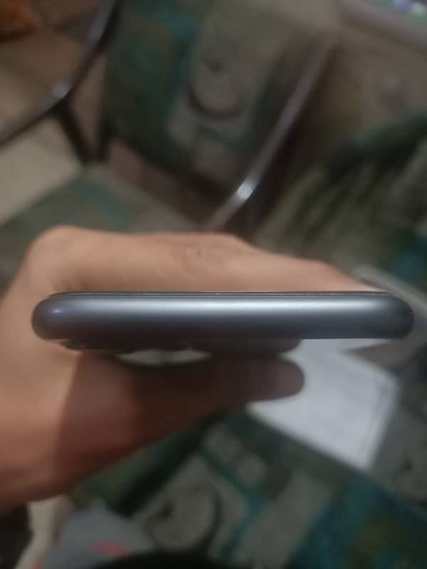 iphone 11 jv four month sim working urgent sale 5