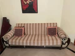 Stylish & Functional Sofa Cum Bed – Excellent Condition!