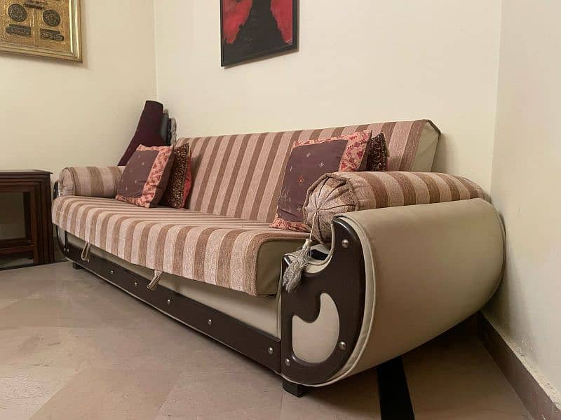 Stylish & Functional Sofa Cum Bed – Excellent Condition! 3