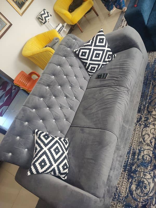 5 seater sofa for sale 0