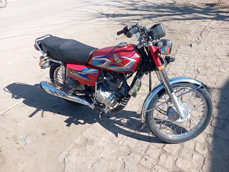 Honda CG 125 2022 Model in Excellent Condition for Sale 3