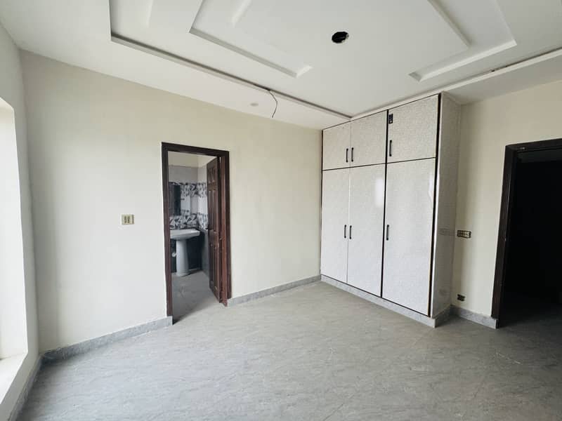 1 Bed Super Hot Location Ready To Move Apartment For Sale Nishtar Block Bahria Town Lahore 3