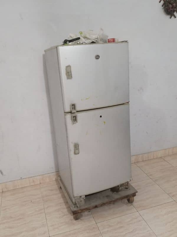 Refrigerator PEL 260 Ltr 1