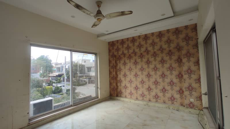 10 Marla Upper Portion Available For Rent 7