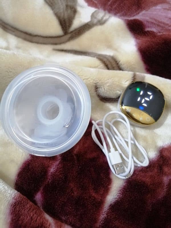 Wearable Electric Breast Pump 4