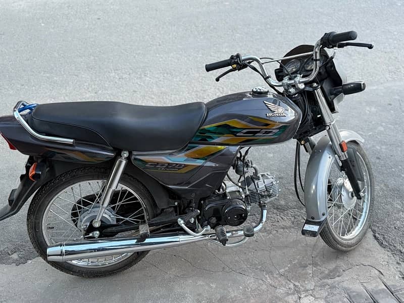 HONDA CD70 DREAM 2025 3