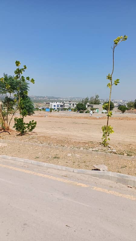 Five marla residential plot for sale in bahria 8 7