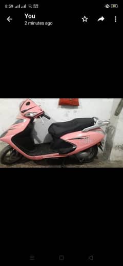 United 100 cc scooty