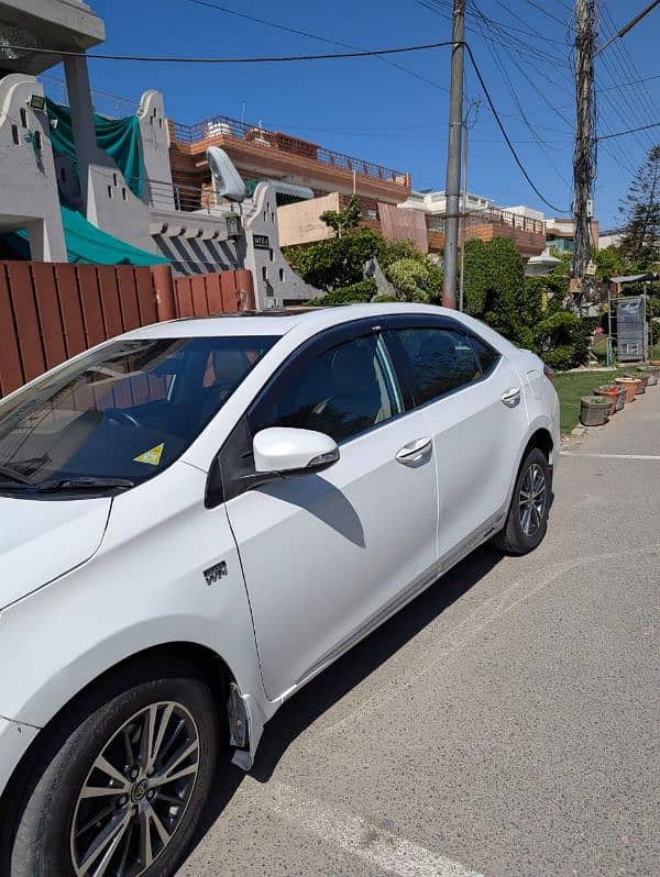 Toyota Altis Grande 2016 10