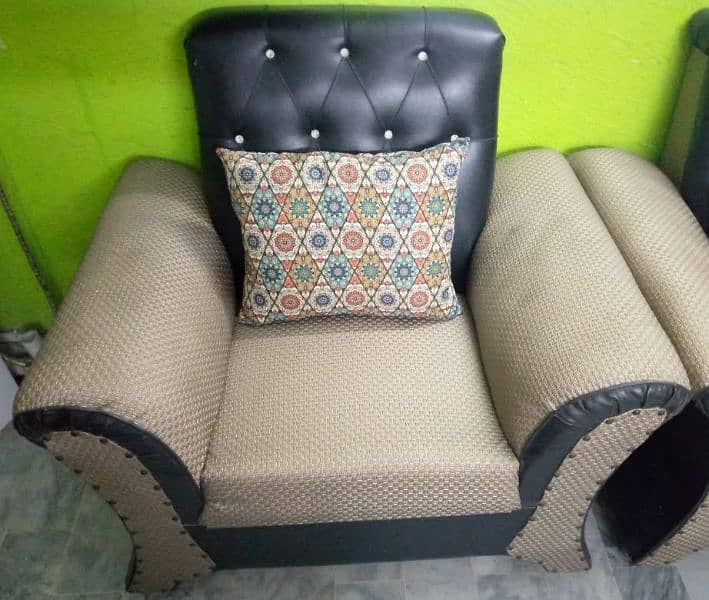 Urgent sell 7 seaters sofa 2