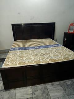 Bed in fine condition