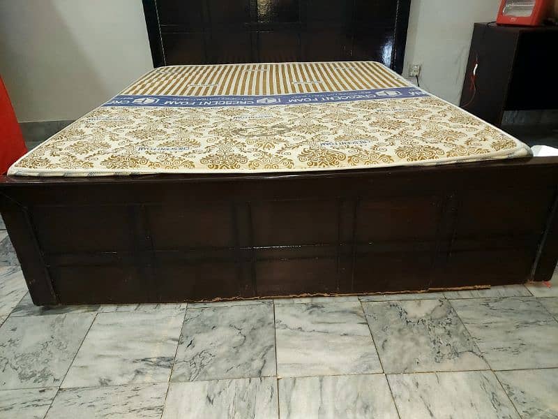 Bed in fine condition 2