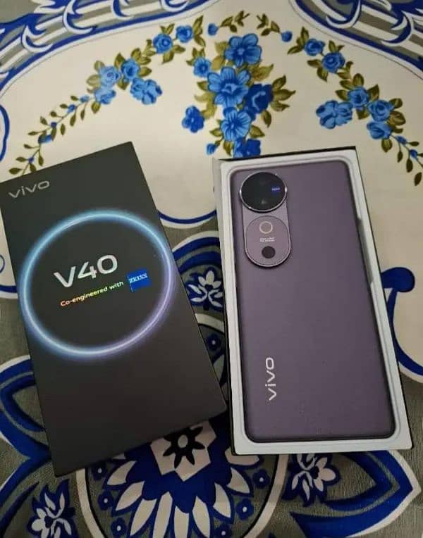 vivo v 40 12/256 GB complete Box Cantct olx 0