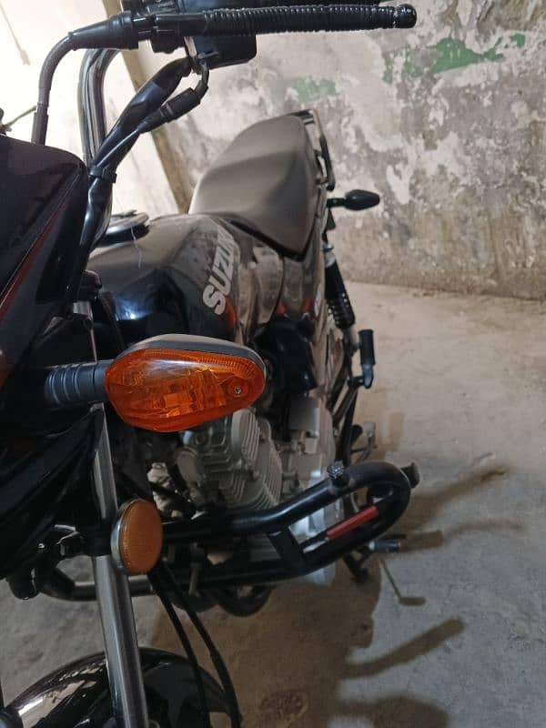 Suzuki 100 cc 6