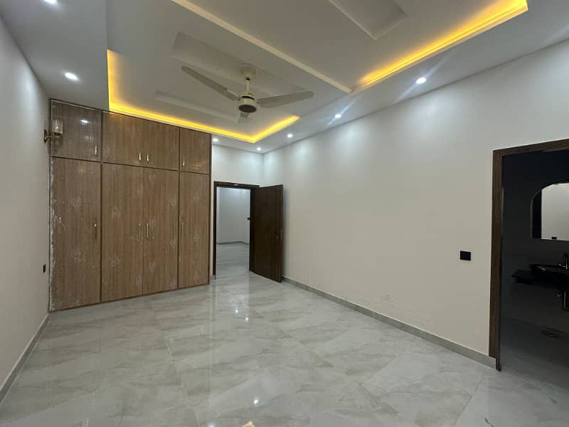 Ten Marla Non-Furnished Brand New Upper Portion Available For Rent In Bahria Town, Lahore. 8