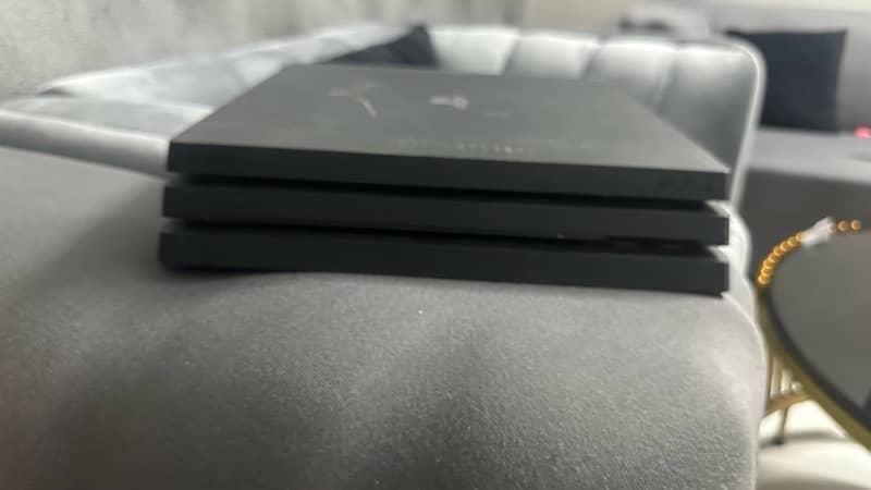 PlayStation 4 pro 3