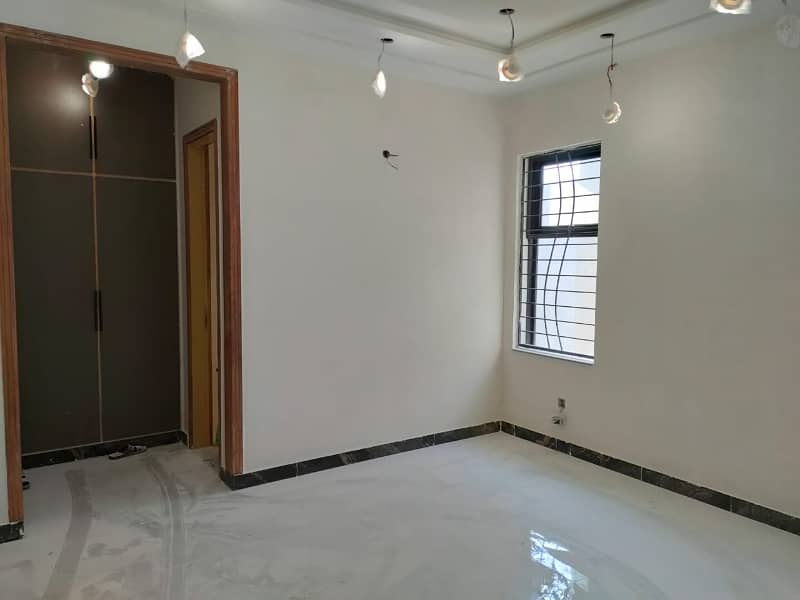 Ten Marla Non-Furnished Brand New Upper Portion Available For Rent In Bahria Town, Lahore. 16