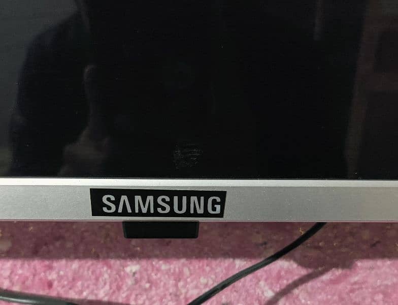 Malaysian Samsung 32 inch Smart LED tv 1