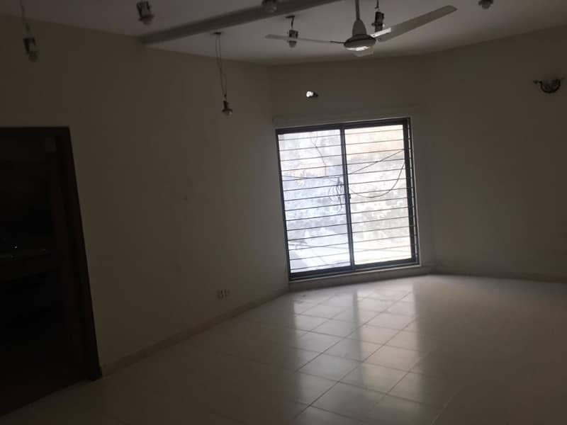 1 Kanal Upper Portion Available For Small Family 2