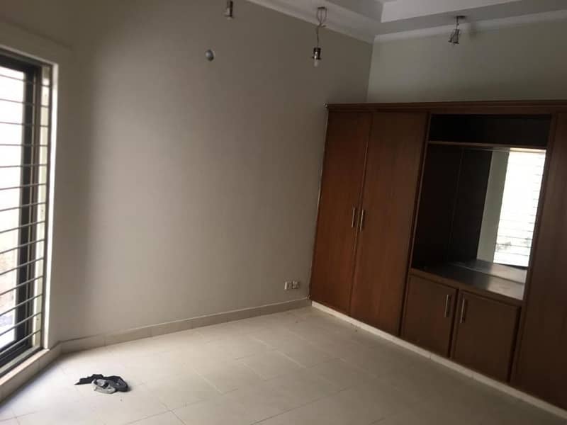 1 Kanal Upper Portion Available For Small Family 3