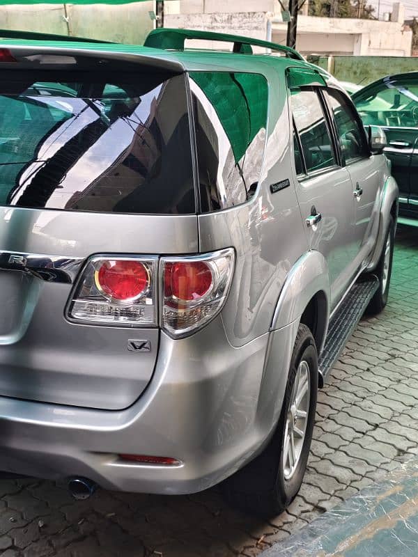 Toyota Fortuner V 2013 6